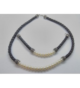 Zilver Collier en armband zwart leer en zw. parels - 1028