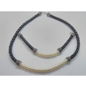 Zilver Collier en armband zwart leer en zw. parels - 1028