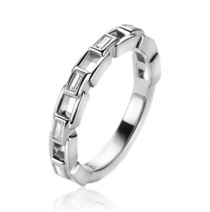 ZINZI zilveren schakelring met vierkante schakels, waarvan zes schakels zijn bezet met witte zirconia ZIR2546 - 3230935